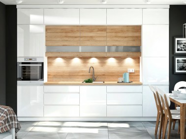 Küche Campari weiß mit Holzdekor mit Aufsatzschränken Beispielkonfiguration