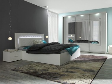 Komplettschlafzimmer in Hochglanz und mit LED